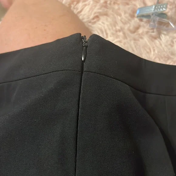 Tahari by Arthur S. Levine black straight skirt with pleat detail at side knee - Picture 7 of 9